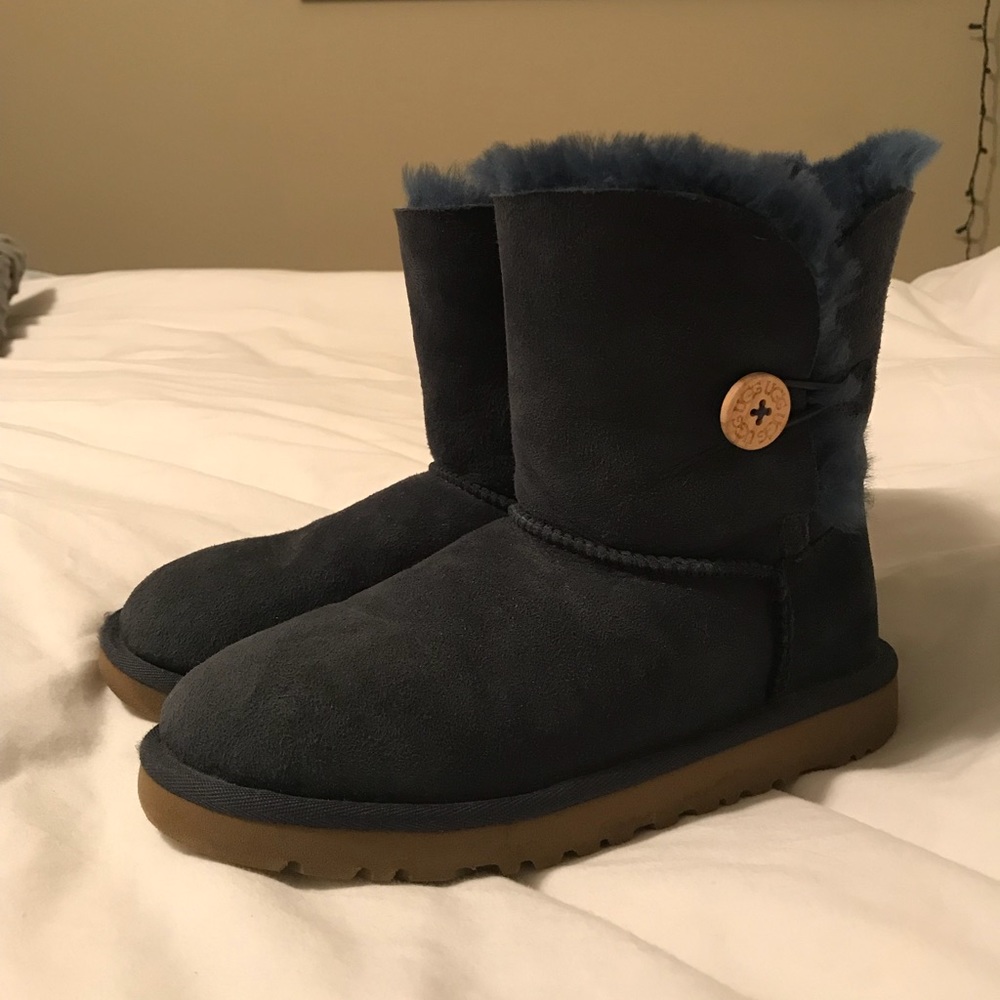 Short Bailey Button UGGs